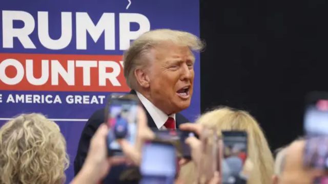 Trump Makes His Last Pitch to Iowa Republicans Just One Month Before the Iowa Caucuses